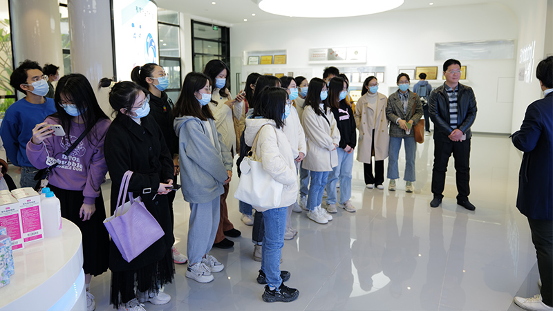 共建實踐和研發創新基地  為培養高層次復合應用型人才共同努力