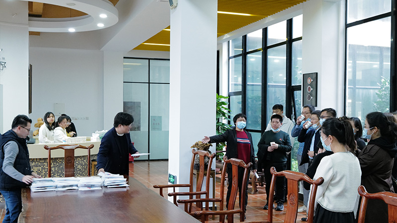 拓展思維增進(jìn)友誼  青年黨員產(chǎn)學(xué)交流